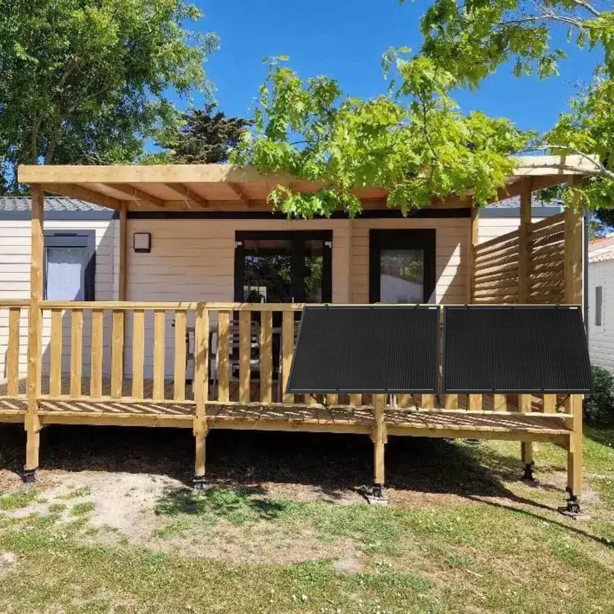 Panneaux solaire sur un mobilhome dans un camping