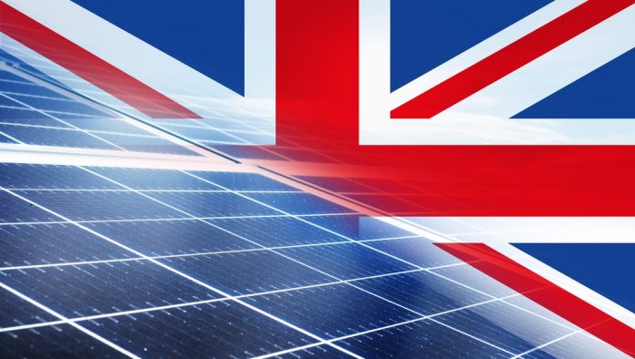 Les panneaux solaires de balcon enfin autorisés au Royaume-Uni en 2026 ?