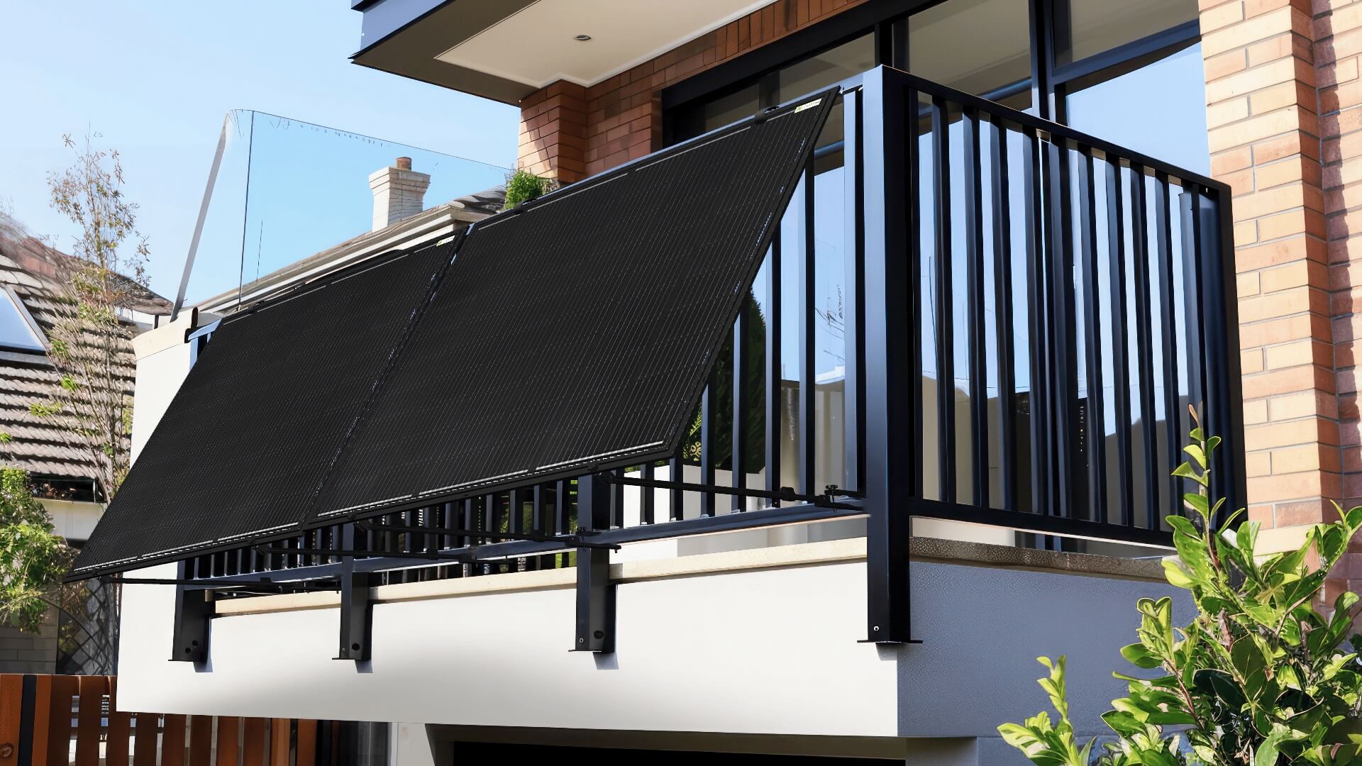 installation de panneaux solaires sur un balcon
